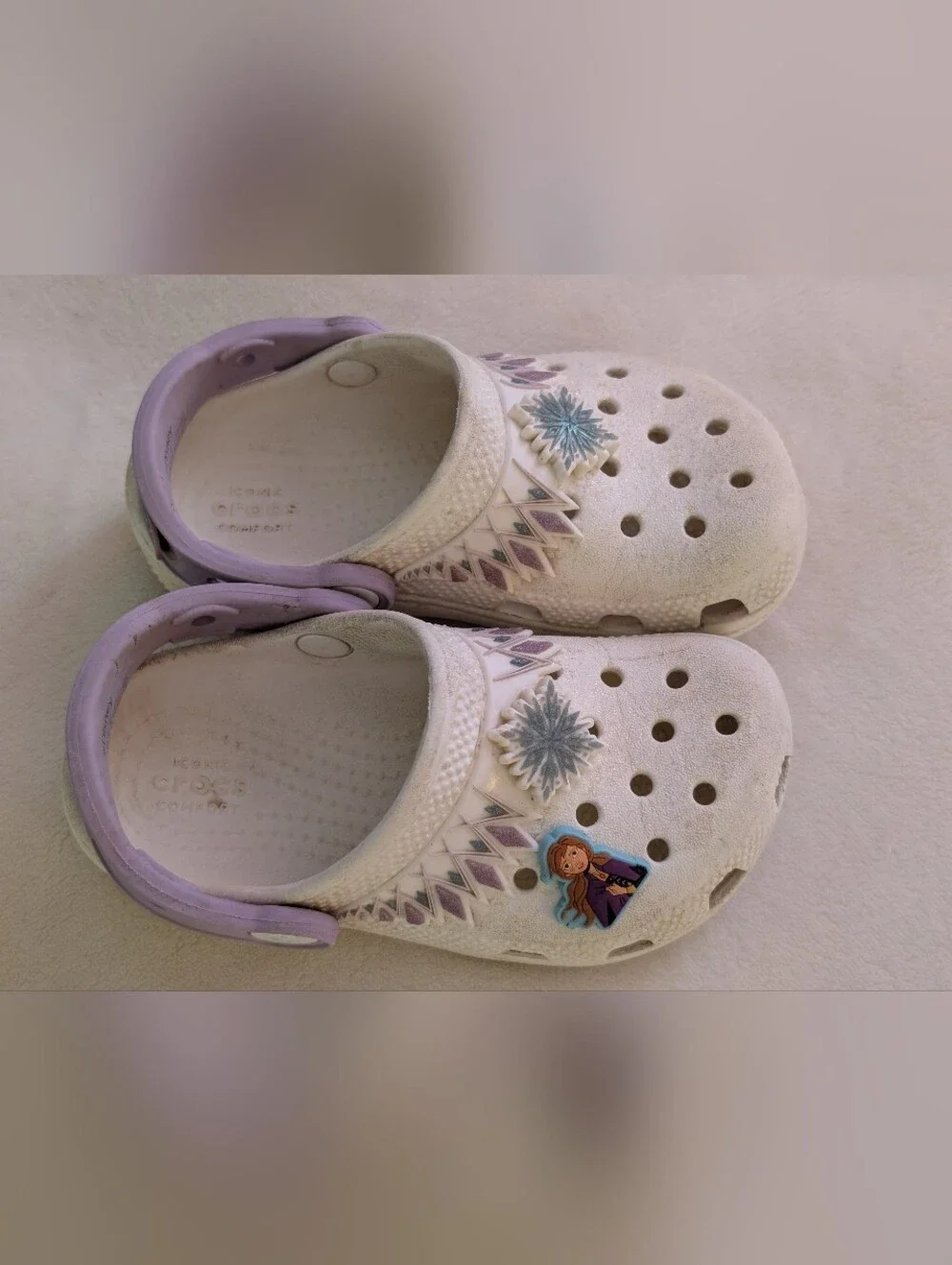 Crocs Kids White & Lavender Snowflake with Character Charm C9